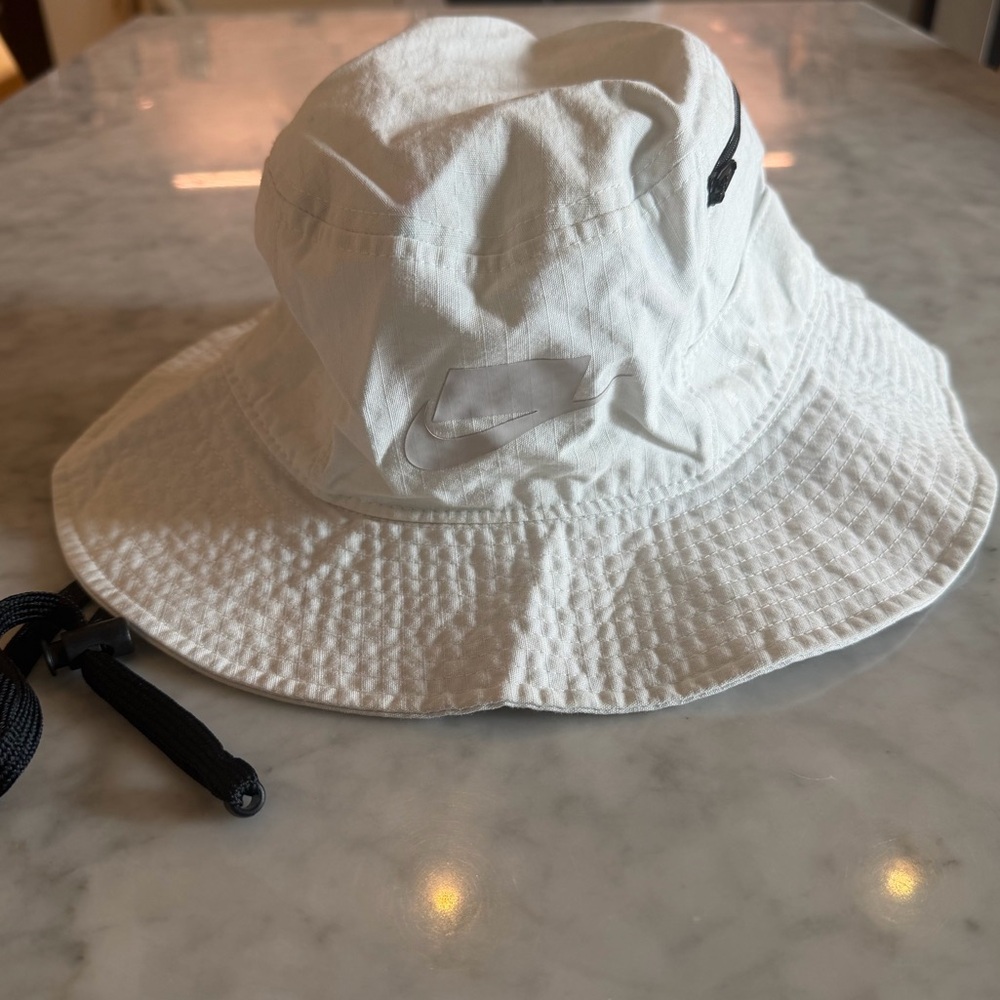 Nike White Bucket Hat with Strap and zip pocket